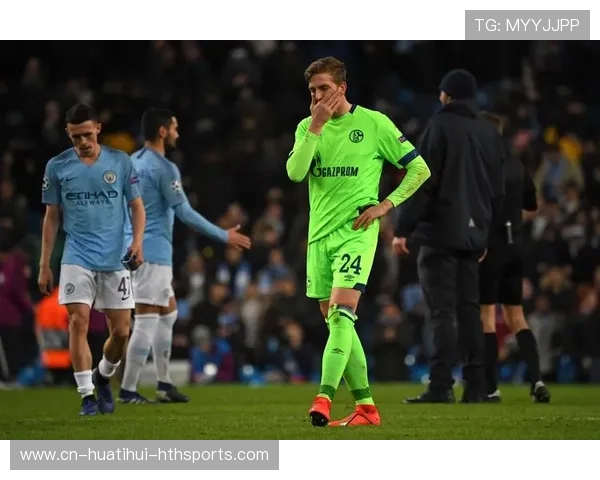 沙尔克04通过传中打破僵局，进球得分